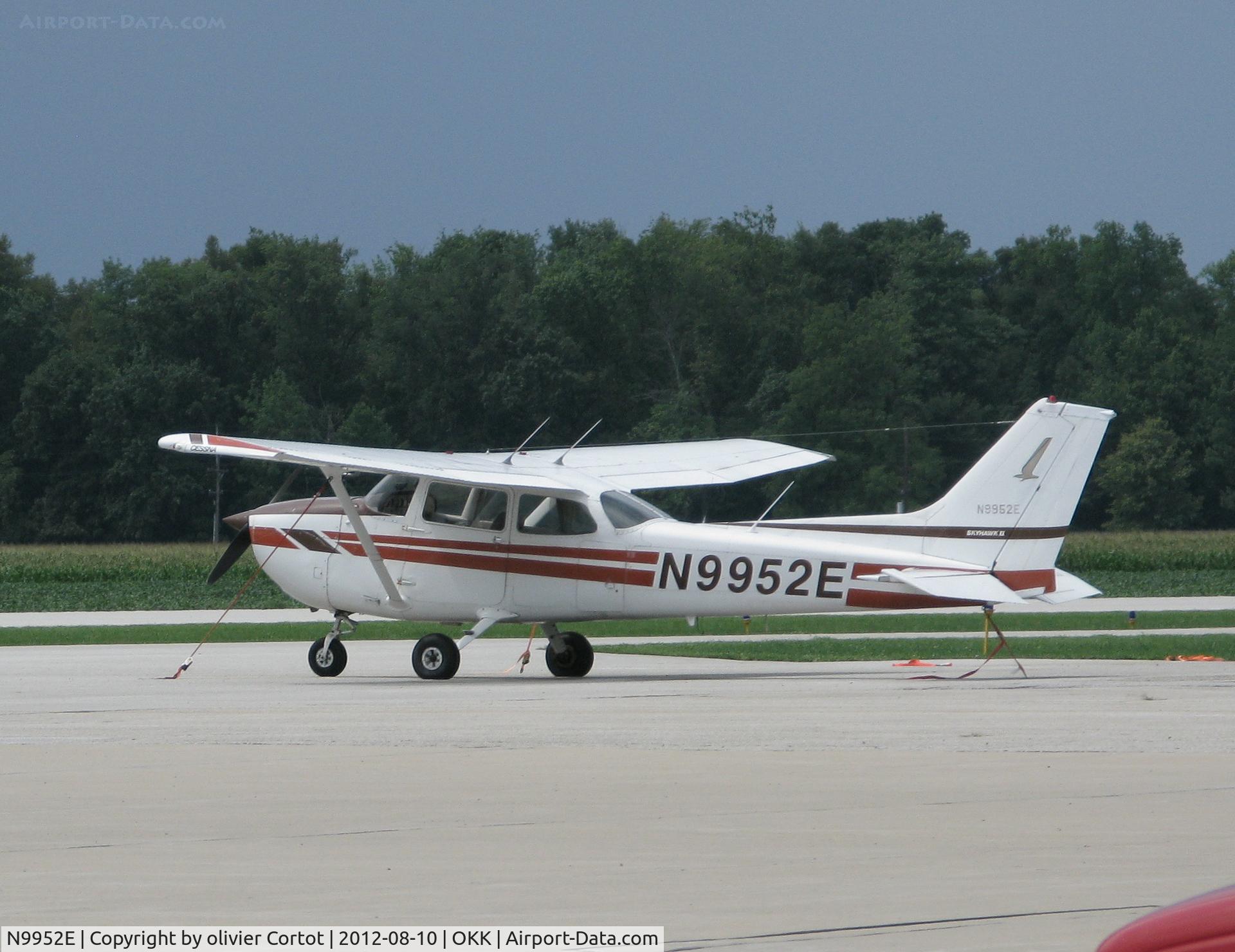 N9952E, 1979 Cessna 172N C/N 17272297, Kokomo airport