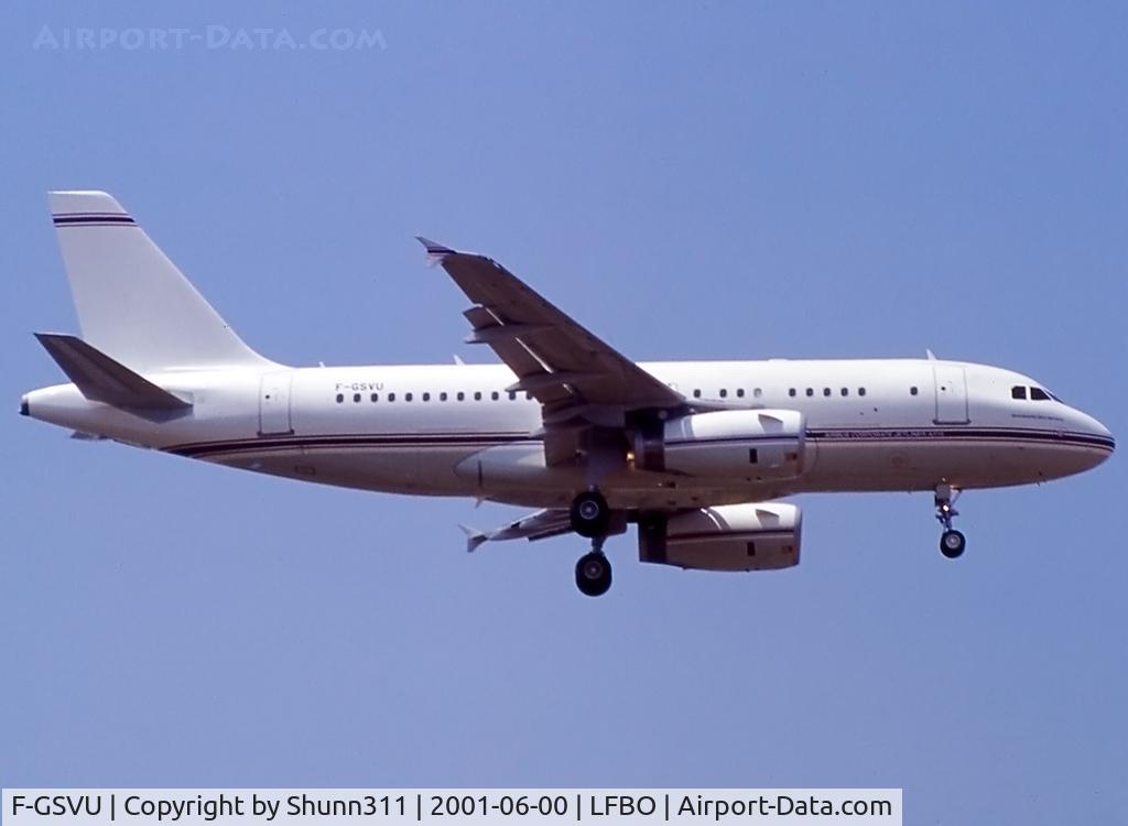F-GSVU, 2000 Airbus ACJ319 (A319-133/CJ) C/N 1256, Landing rwy 32L