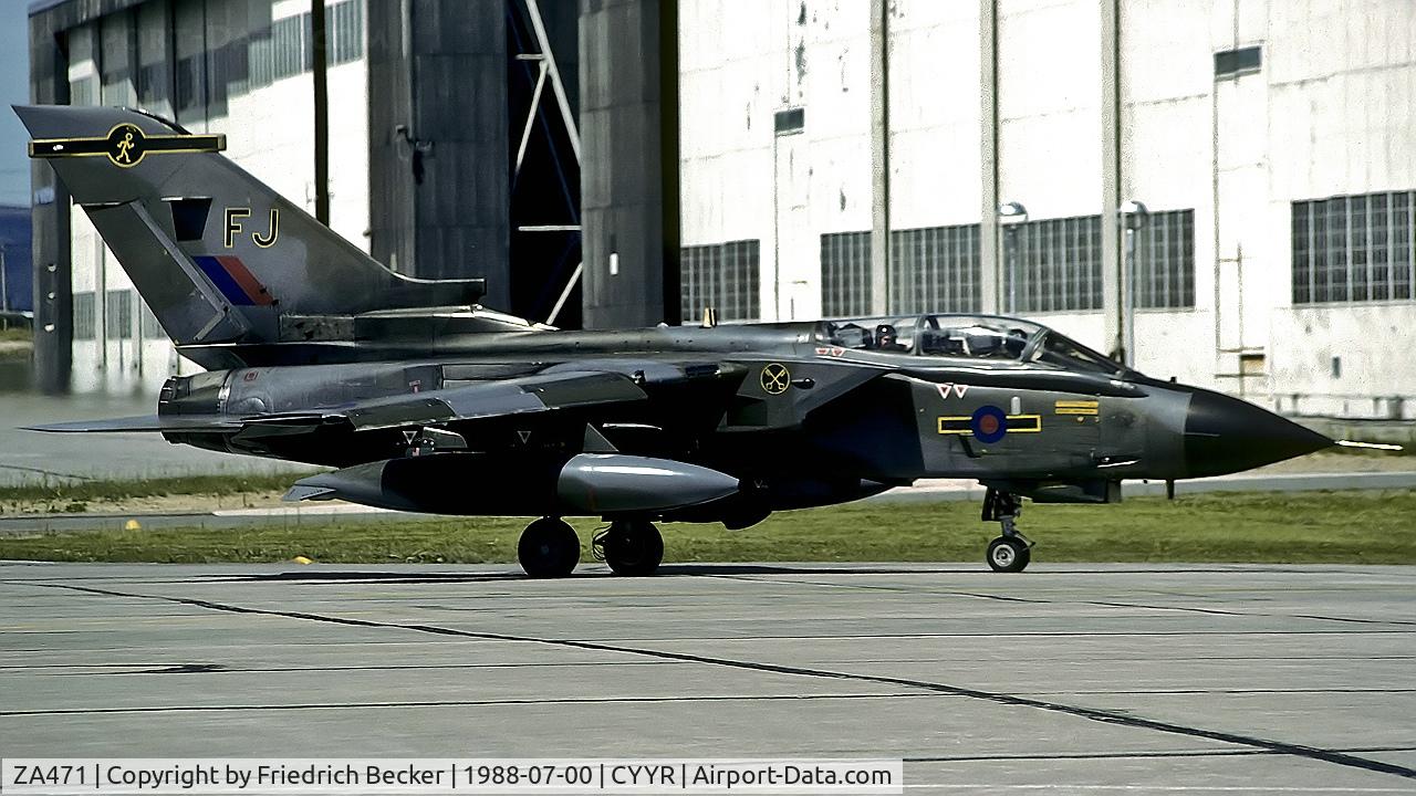 ZA471, 1983 Panavia Tornado GR.1 C/N 293/BS101/3137, taxying to the active