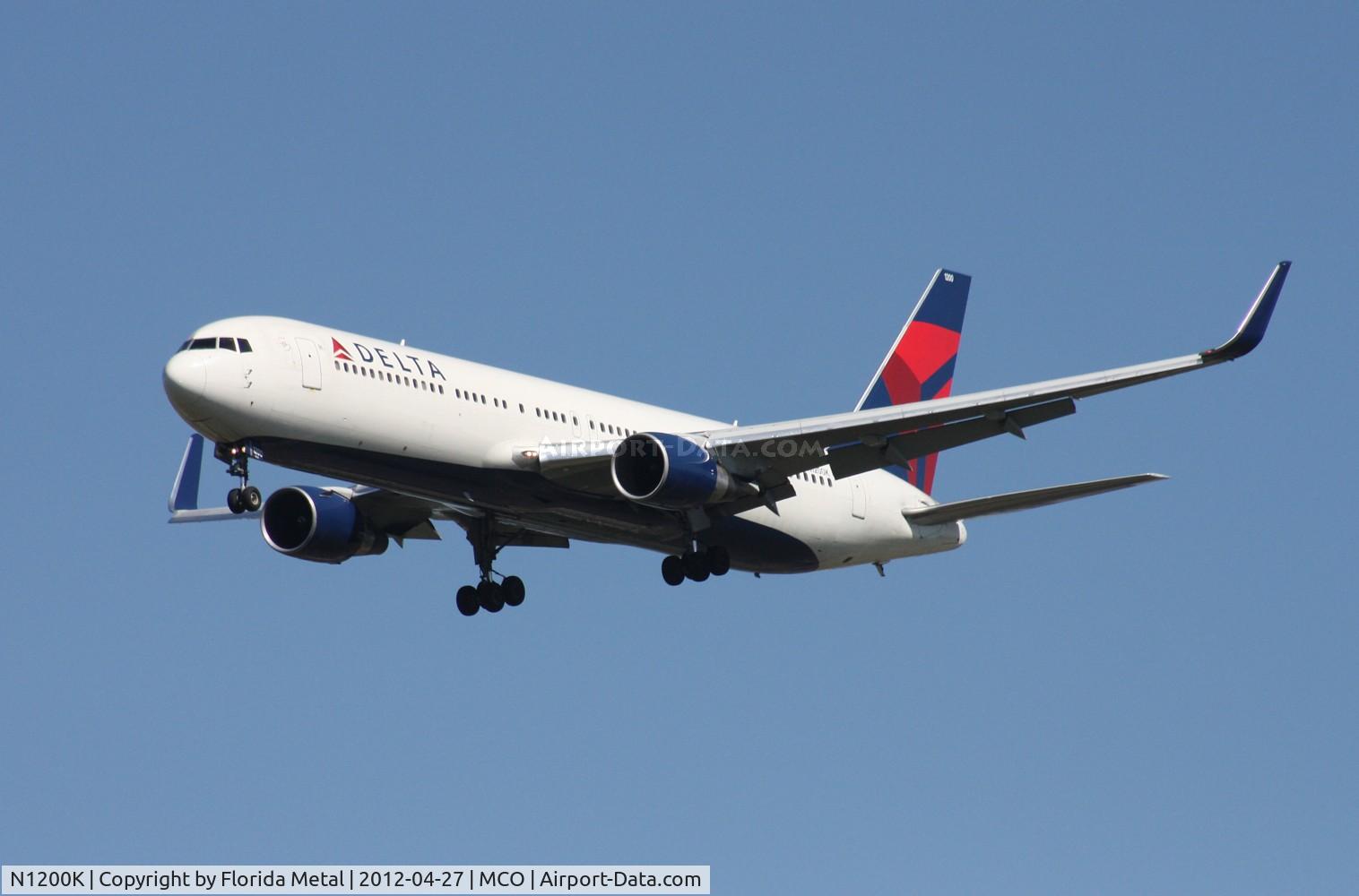 N1200K, 1998 Boeing 767-332 C/N 28457, Delta 767-300