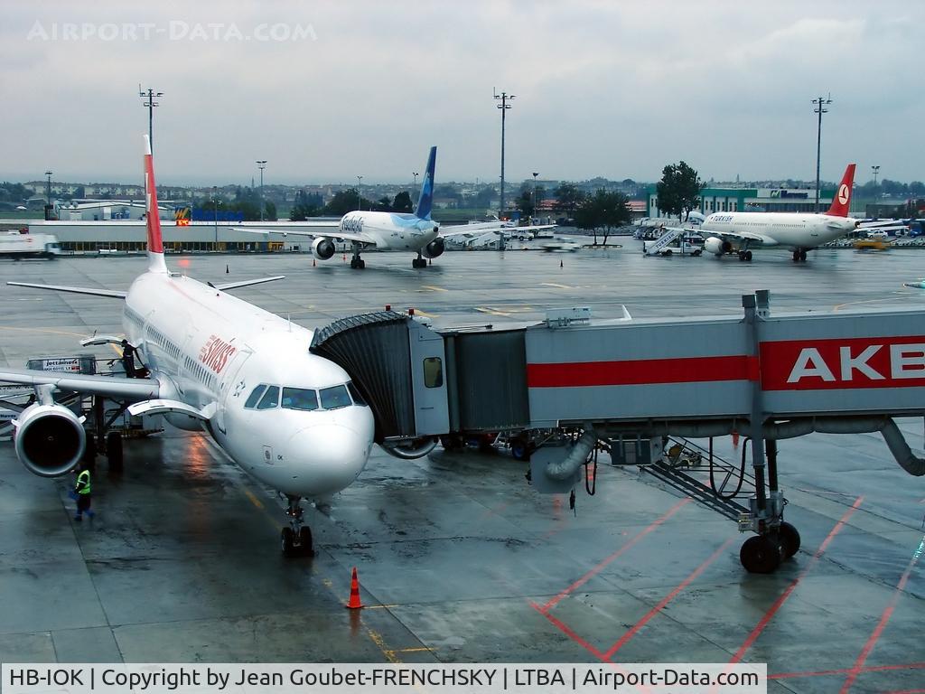 HB-IOK, 1999 Airbus A321-111 C/N 987, to GVA