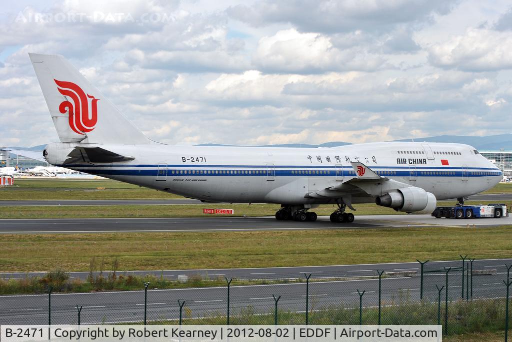B-2471, 1999 Boeing 747-4J6 C/N 29071, Being towed around to parking