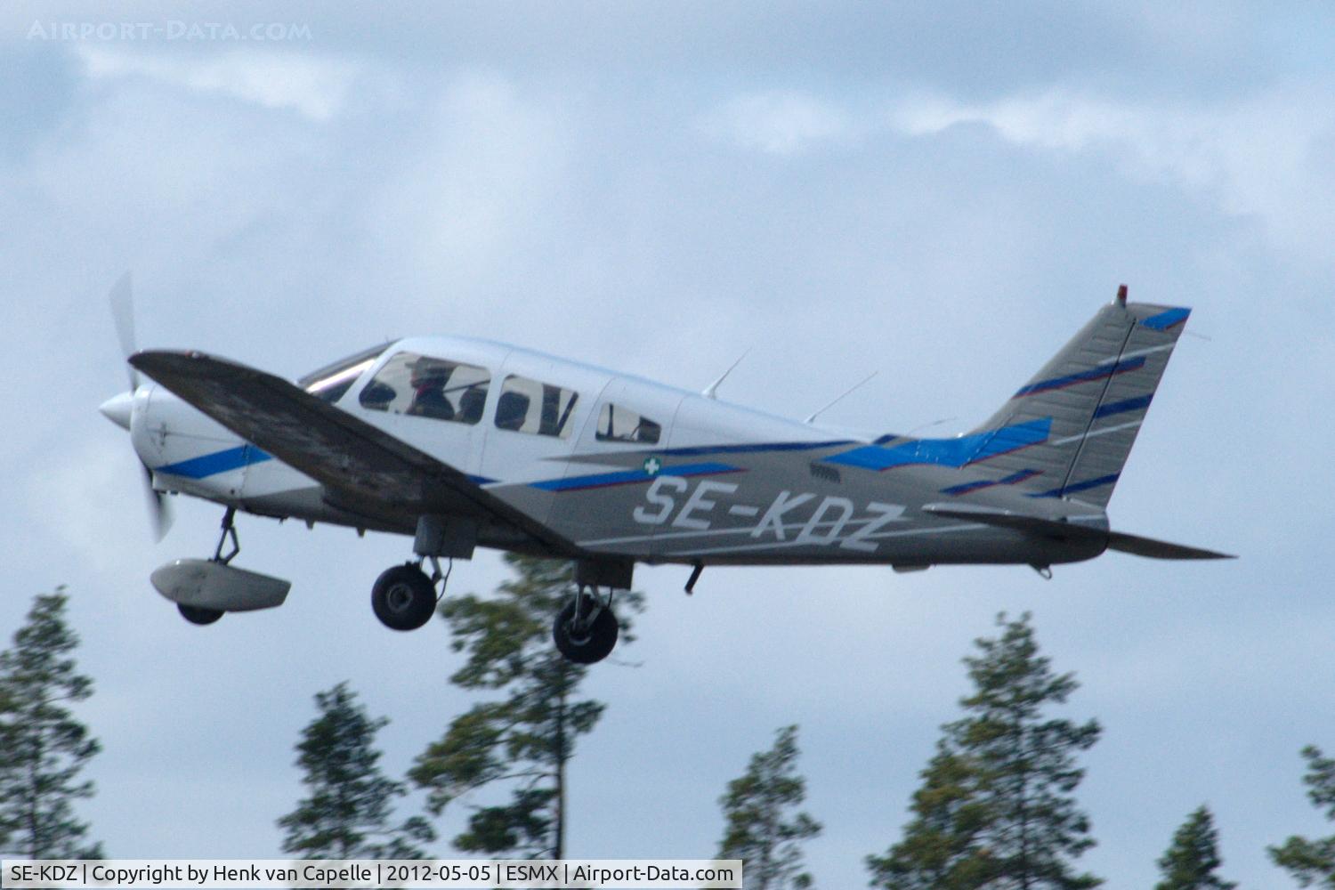 SE-KDZ, 1984 Piper PA-28-161 C/N 28-8416056, Piper PA-28 taking off from Småland Airport, Växjö, Sweden.