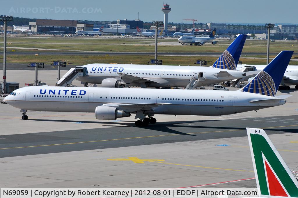 N69059, 2002 Boeing 767-424/ER C/N 29454, Turning into parking