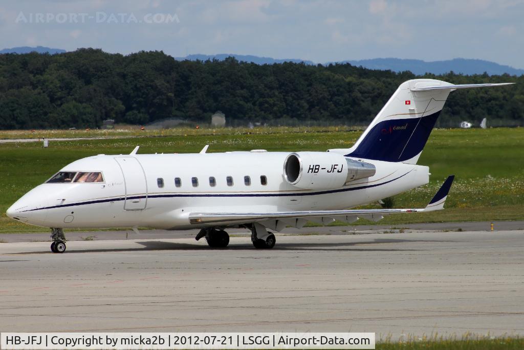 HB-JFJ, 2005 Bombardier Challenger 604 (CL-600-2B16) C/N 5599, Taxiing