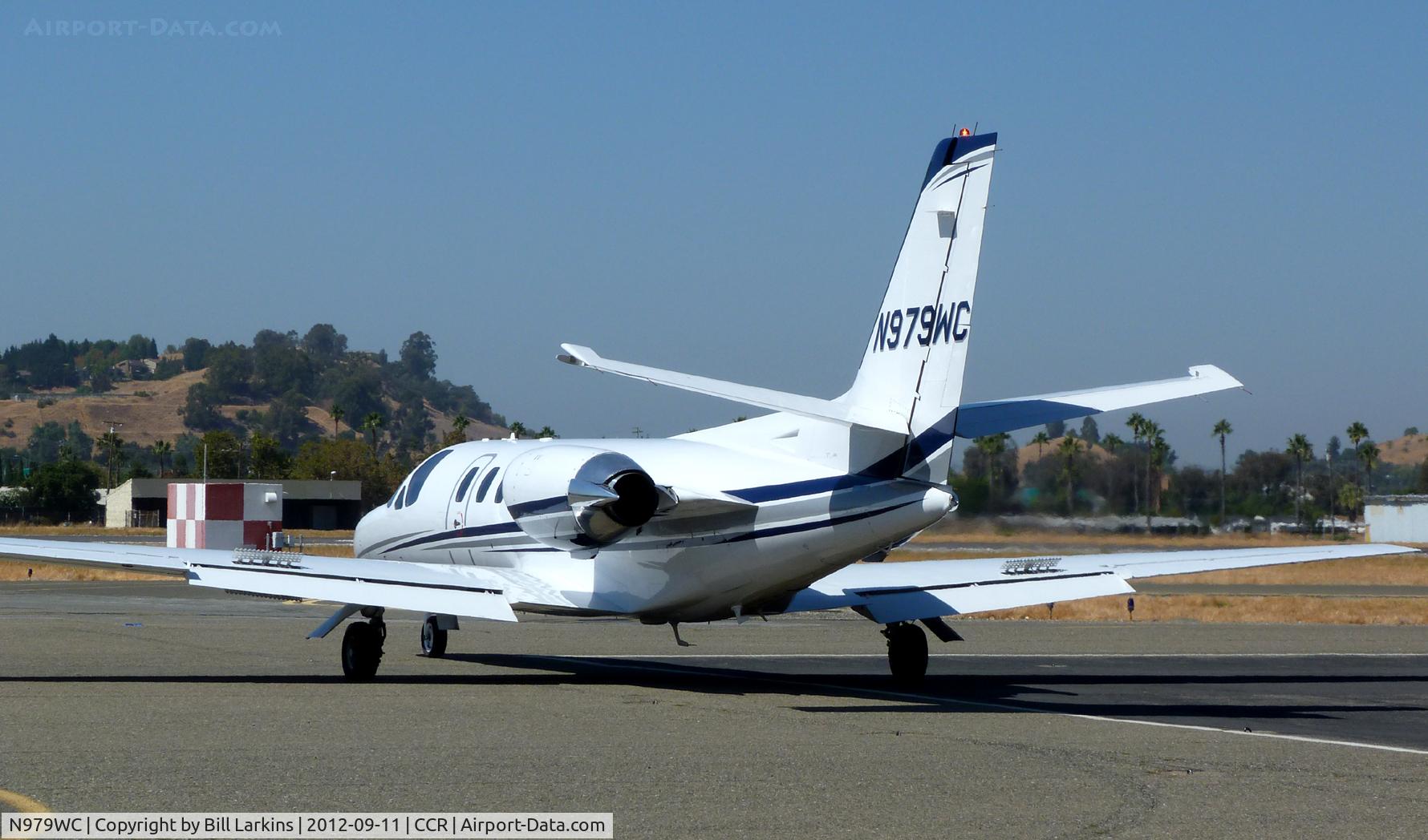 N979WC, 1988 Cessna 550 C/N 550-0584, Visitor leaving