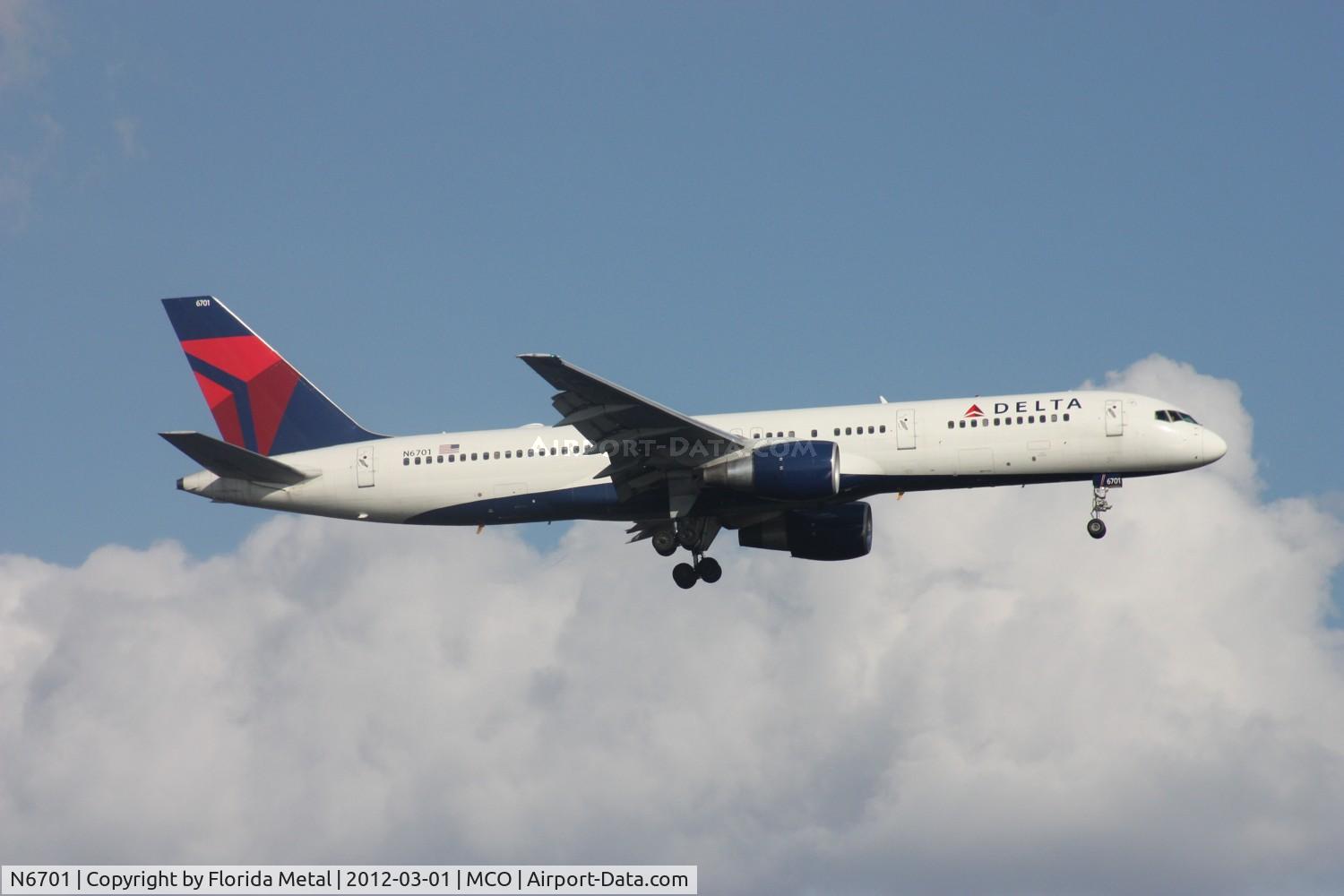 N6701, 1999 Boeing 757-232 C/N 30187, Delta 757