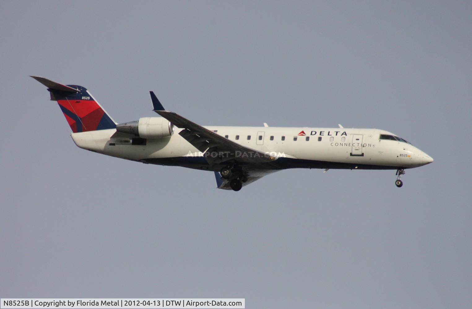 N8525B, 2001 Canadair CRJ-200LR (CL-600-2B19) C/N 7525, Pinnacle CRJ