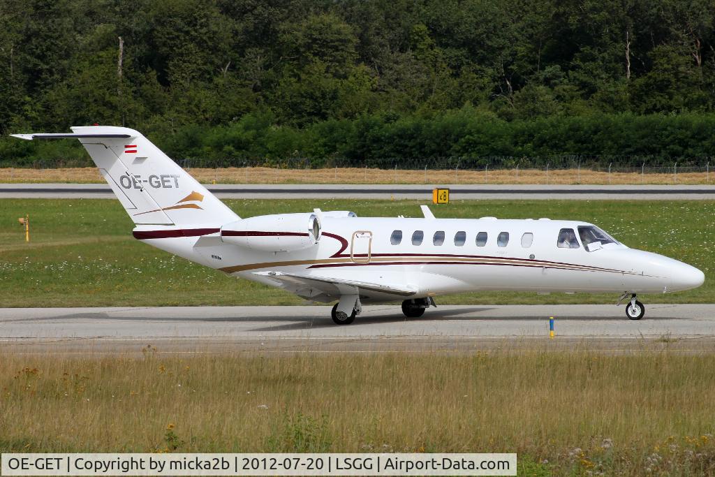 OE-GET, 2008 Cessna 525B CitationJet CJ3 C/N 525B-0277, Taxiing
