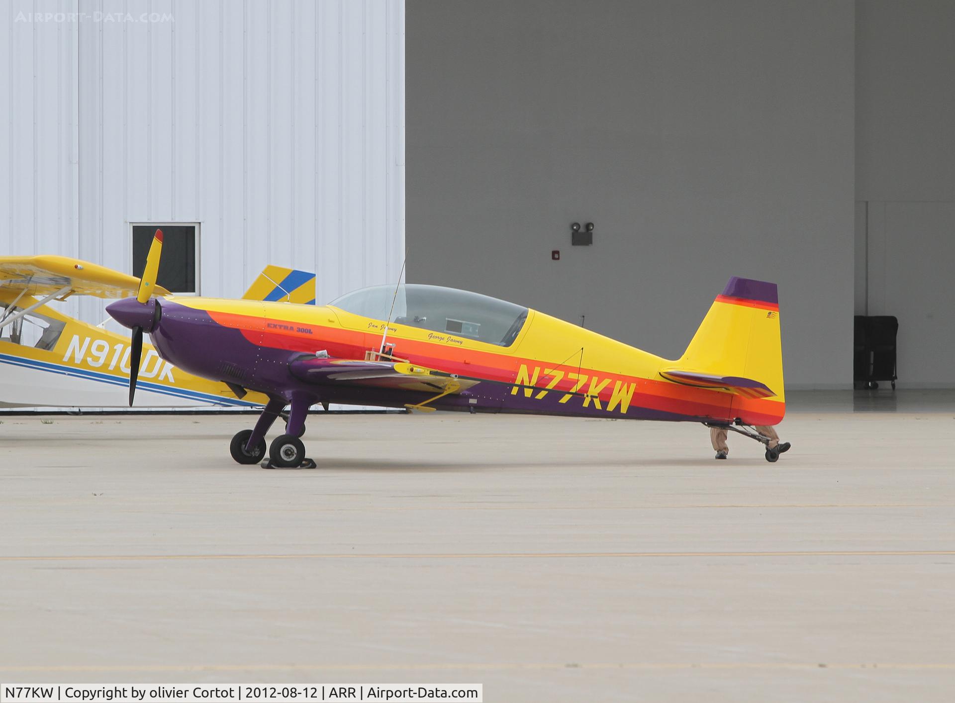 N77KW, 1997 Extra EA-300/L C/N 053, Aurora Airport