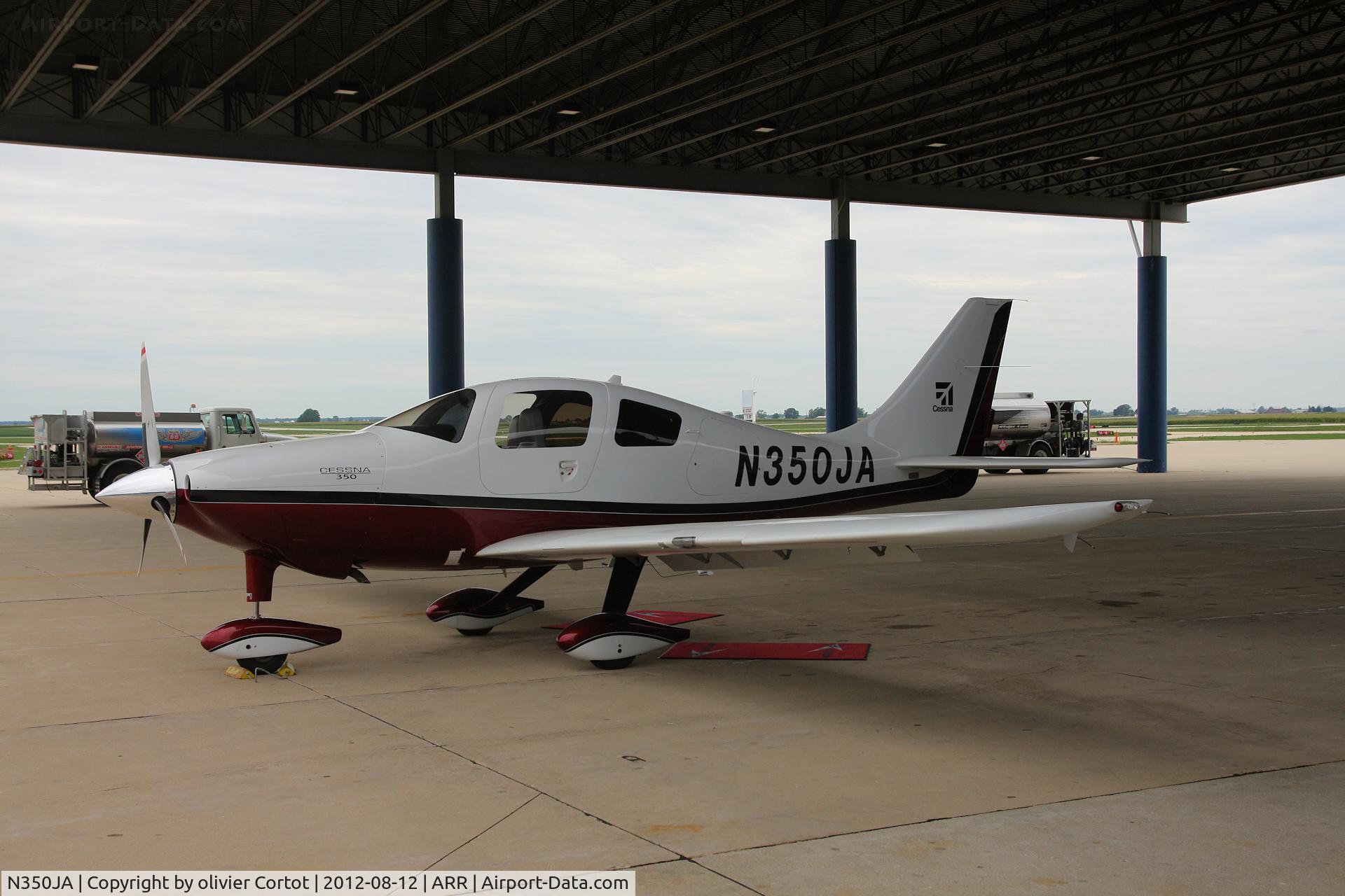N350JA, Cessna LC42-550FG C/N 421010, Auraora airport VIP terminal