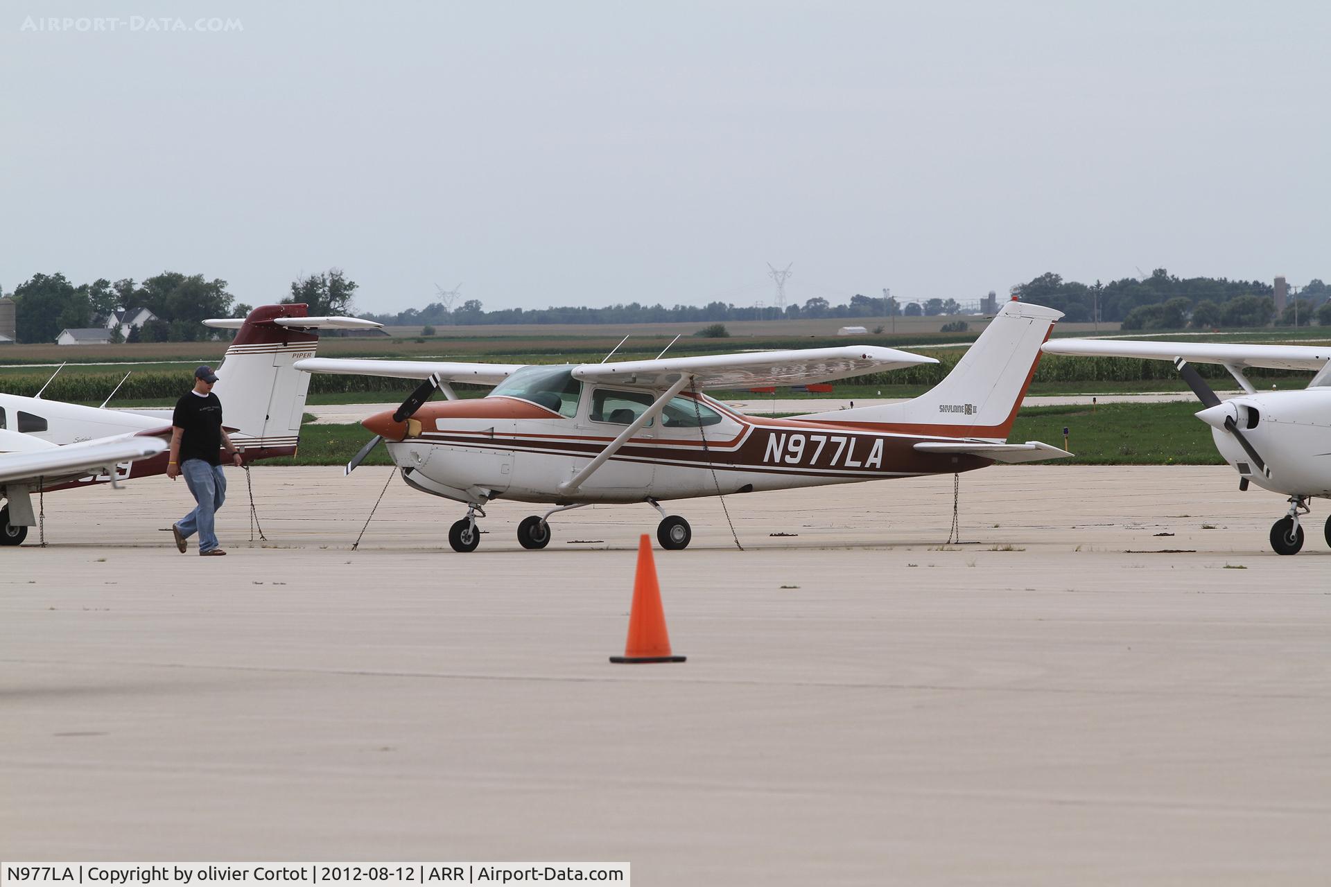 N977LA, 1978 Cessna R182 Skylane RG C/N R18200413, aurora tarmac