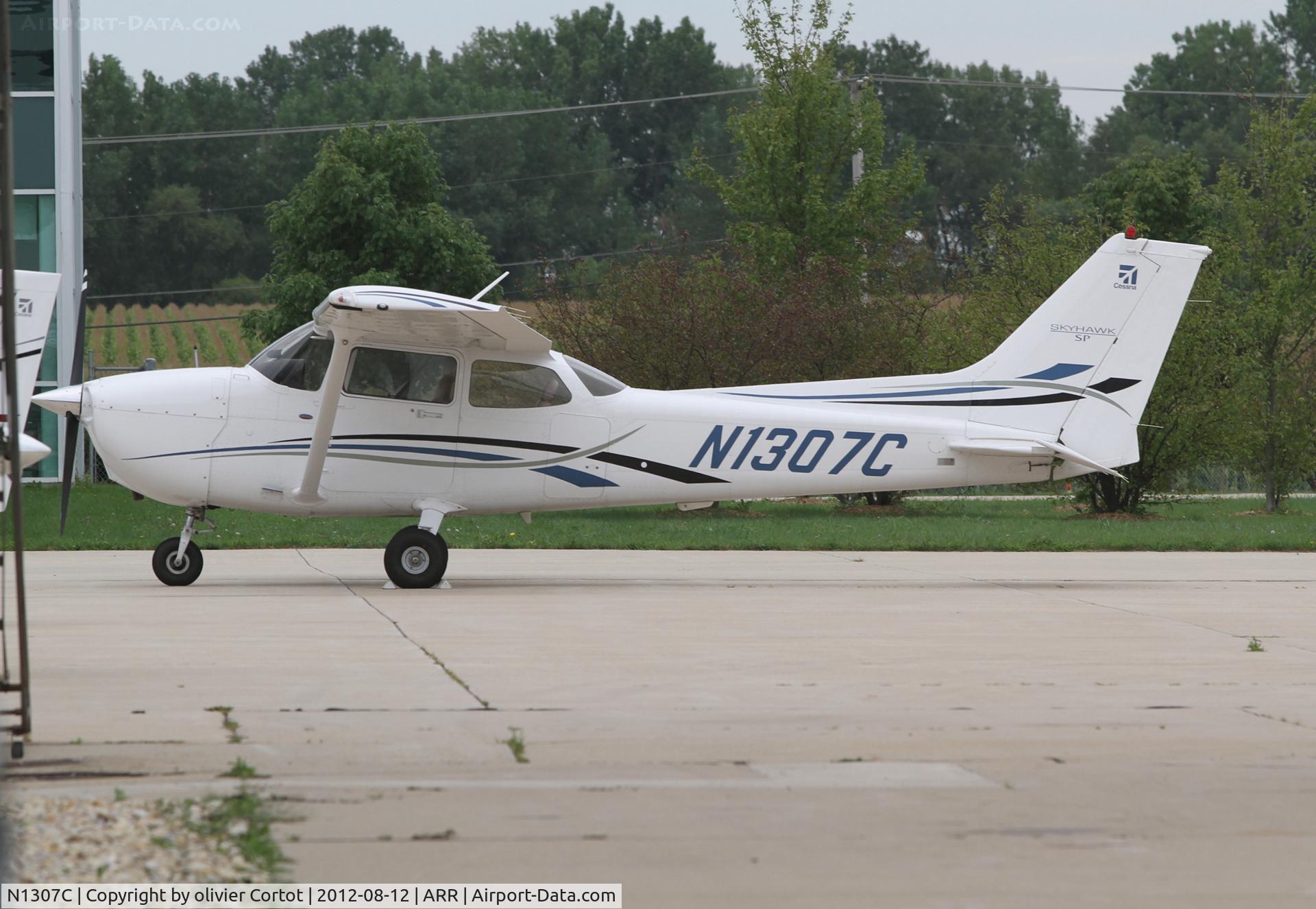N1307C, 2006 Cessna 172S C/N 172S10337, Aurora airport