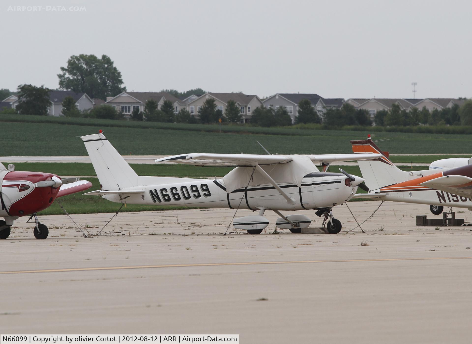 N66099, 1974 Cessna 150M C/N 15075832, Aurora airport