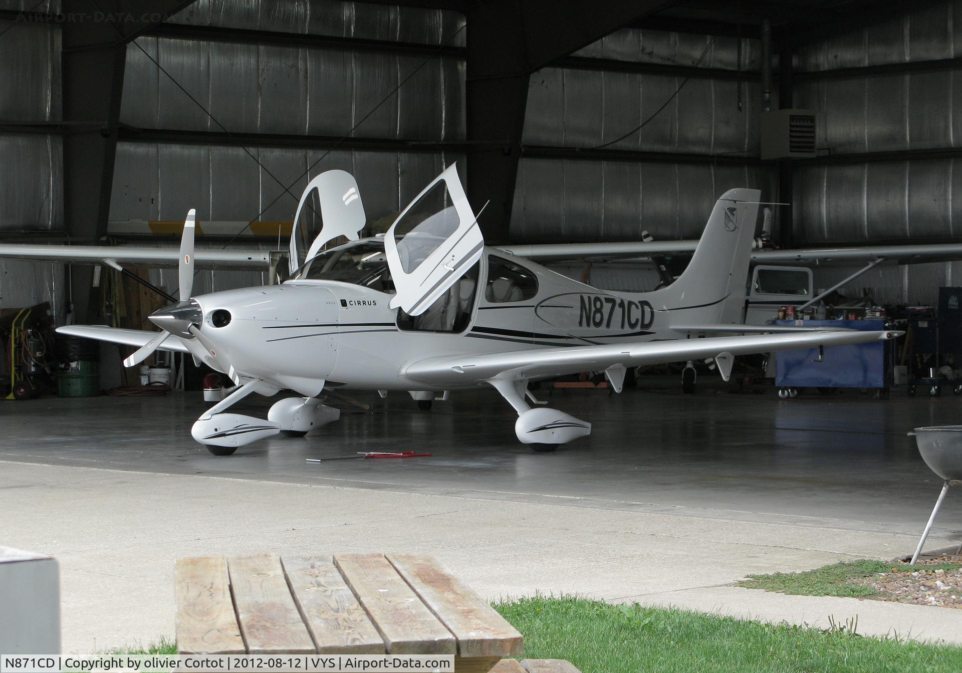 N871CD, 2002 Cirrus SR20 C/N 1207, You bring a lunch and watch the airplanes