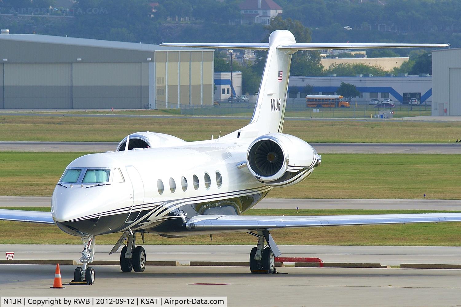 N1JR, 1988 Gulfstream Aerospace G-IV C/N 1066, Parked. 1st shot of this one.