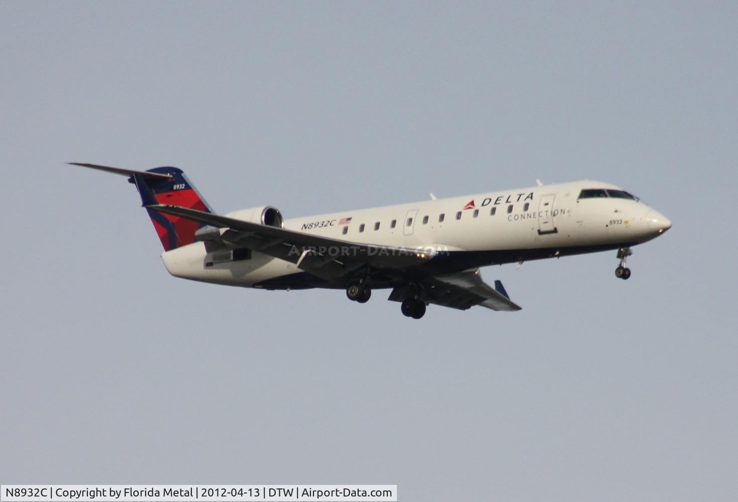 N8932C, 2004 Bombardier CRJ-200 (CL-600-2B19) C/N 7932, Pinnacle CRJ