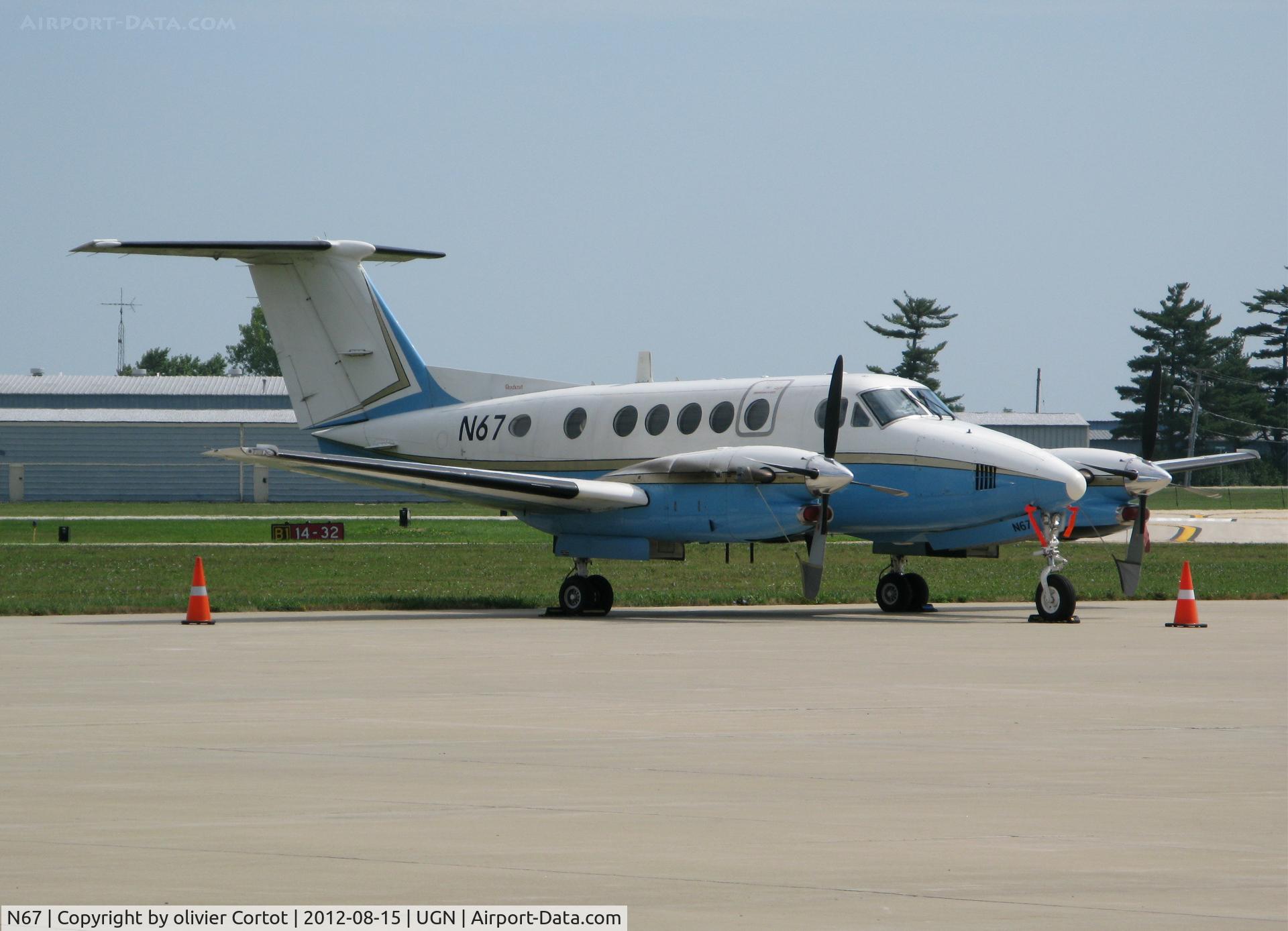 N67, 1987 Beech 300 C/N FF-2, Waukegan airport