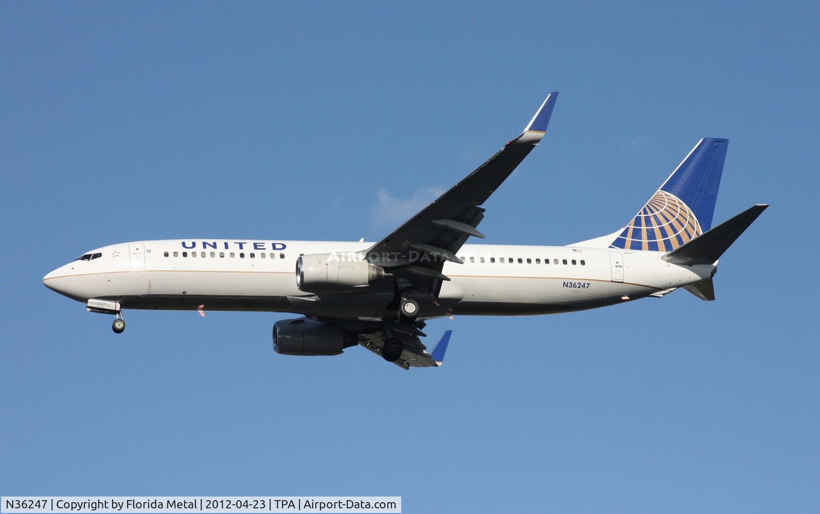 N36247, 1999 Boeing 737-824 C/N 28807, United 737