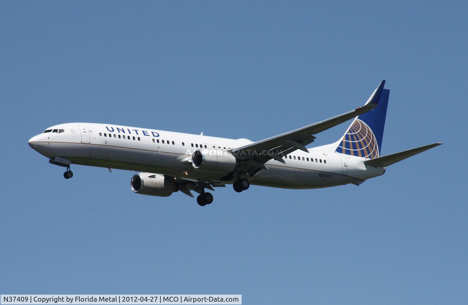 N37409, 2001 Boeing 737-924 C/N 30126, United 737-900