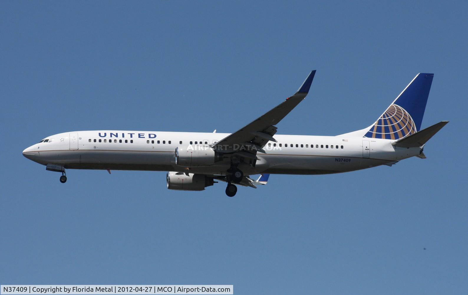N37409, 2001 Boeing 737-924 C/N 30126, United 737-900