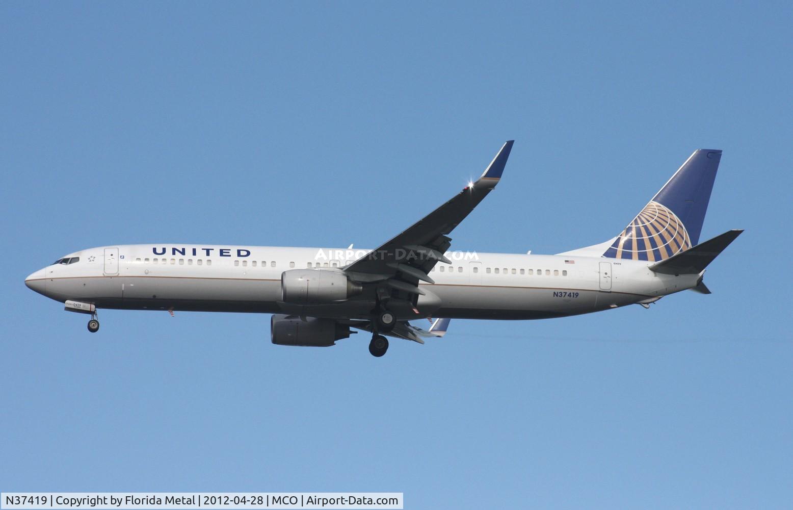 N37419, 2008 Boeing 737-924/ER C/N 31666, United 737-900
