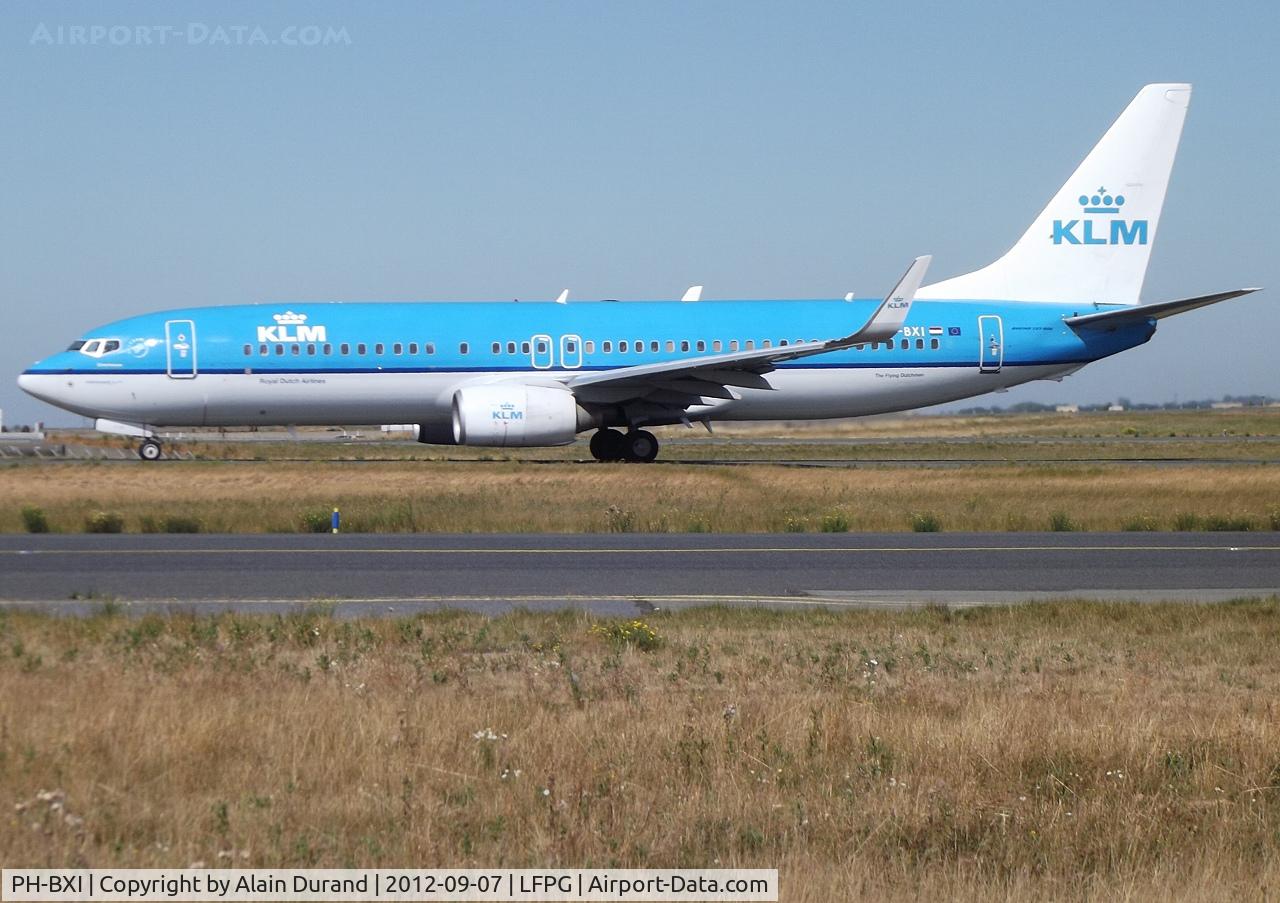 PH-BXI, 2000 Boeing 737-8K2 C/N 30358, C/N 633, fleet number XI-309. On sept 07th when concluding another visit to CDG, the Herring Gull selected runway 09R for her take-off roll.