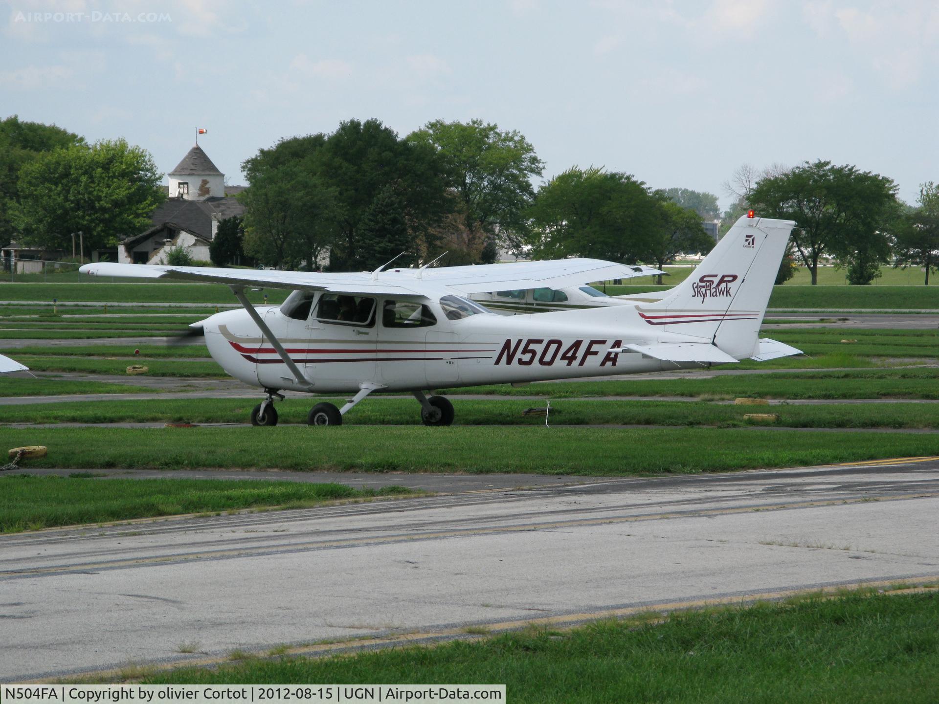 N504FA, 2003 Cessna 172S C/N 172S9504, minutes before taking off from Waukegan airport