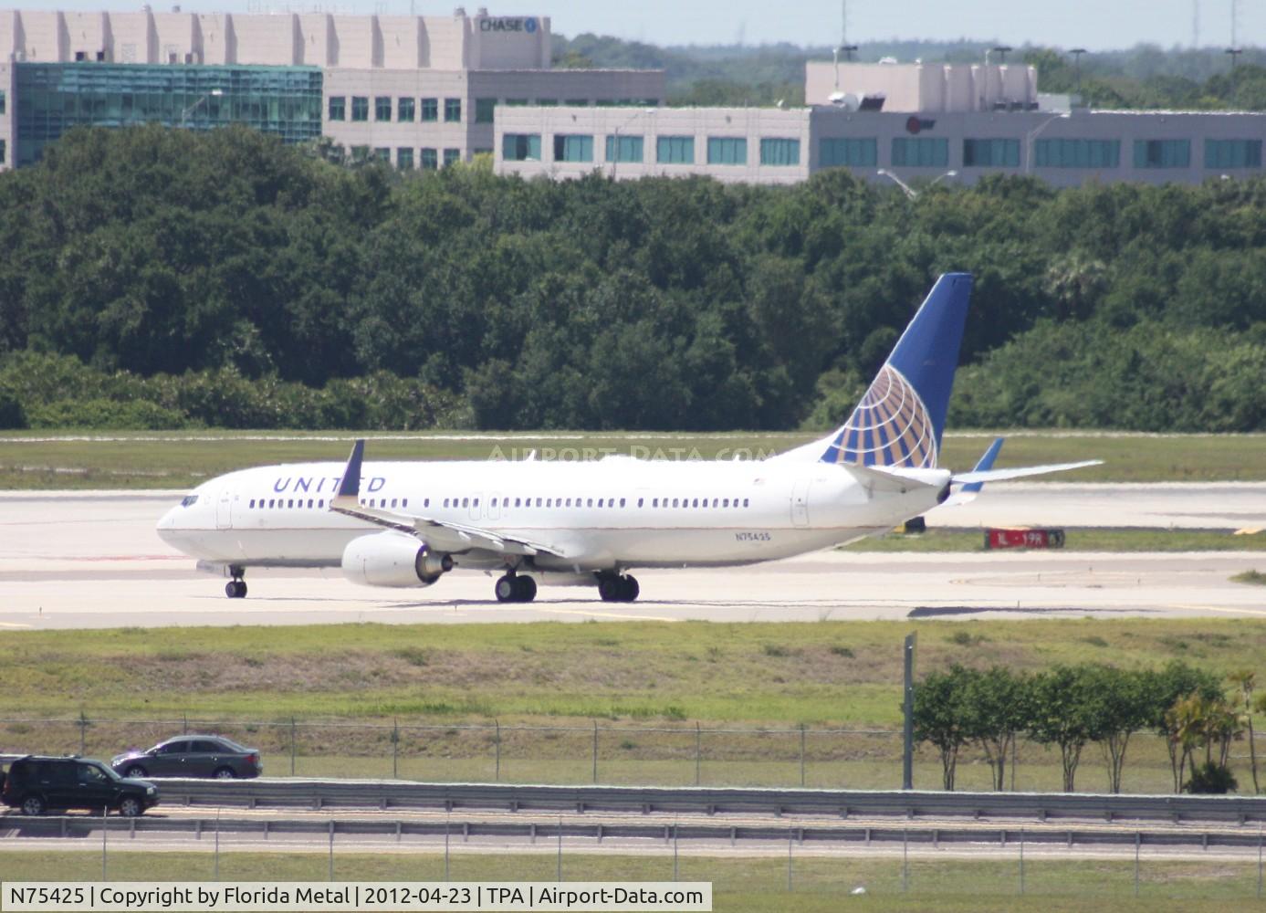 N75425, 2008 Boeing 737-924/ER C/N 33460, United 737-900