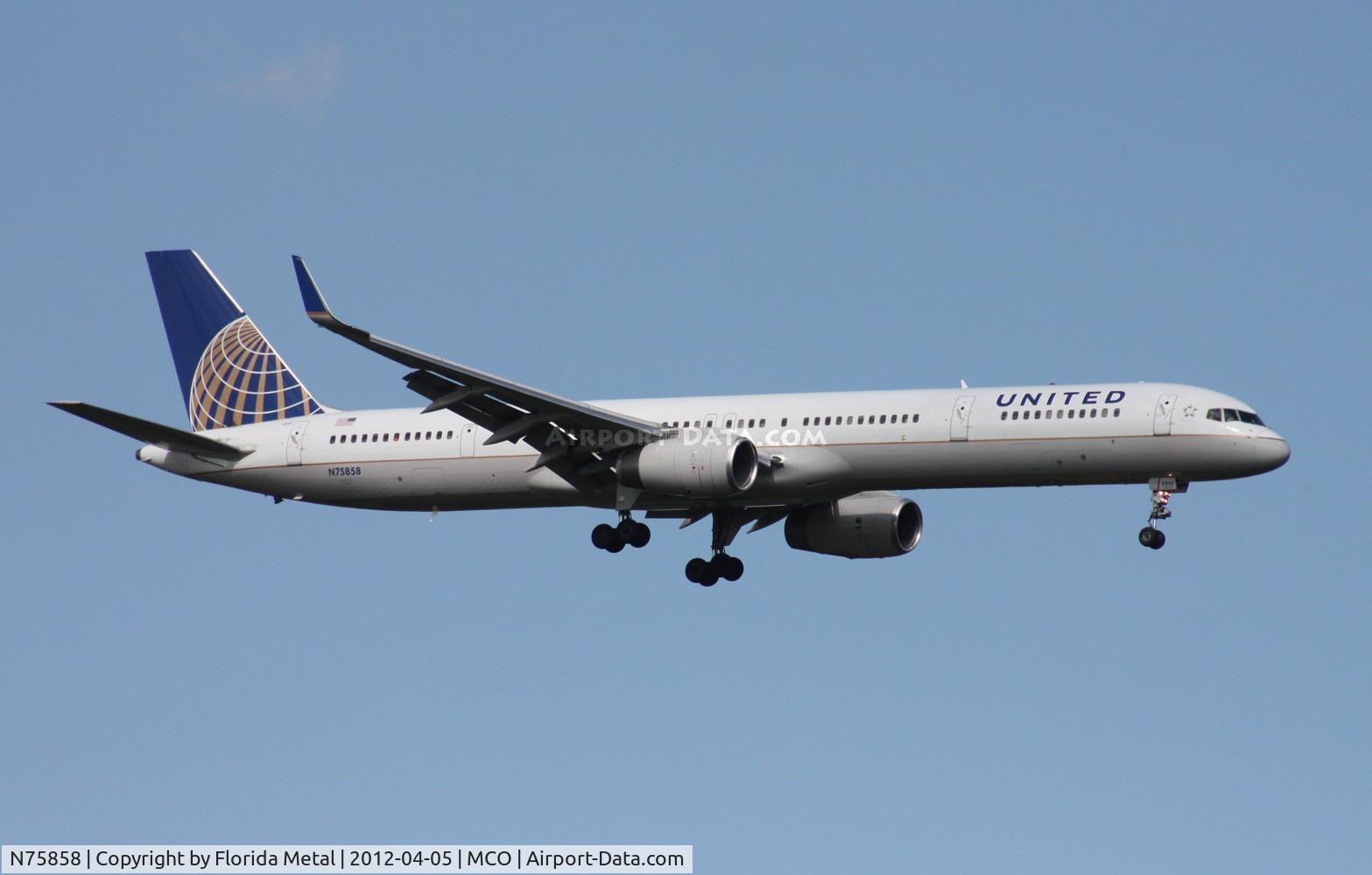 N75858, 2004 Boeing 757-324 C/N 32817, United 757-300