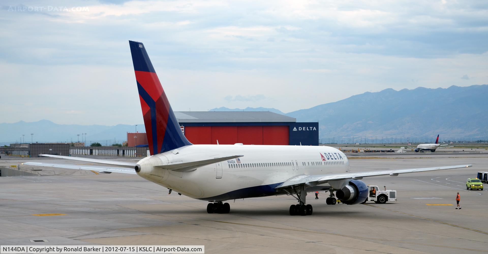 N144DA, 1999 Boeing 767-332 C/N 27584, SLC UT