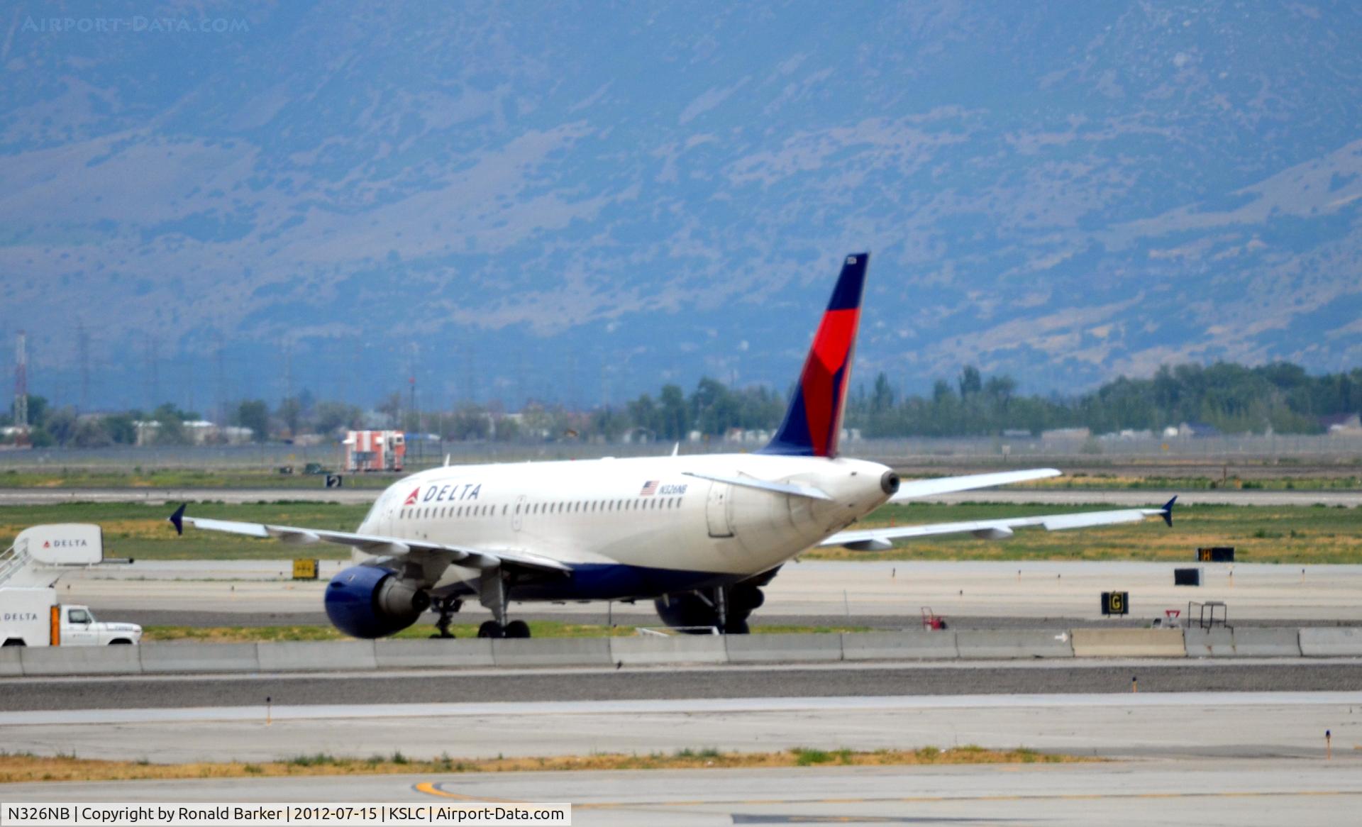 N326NB, 2001 Airbus A319-114 C/N 1498, Taxi SLC