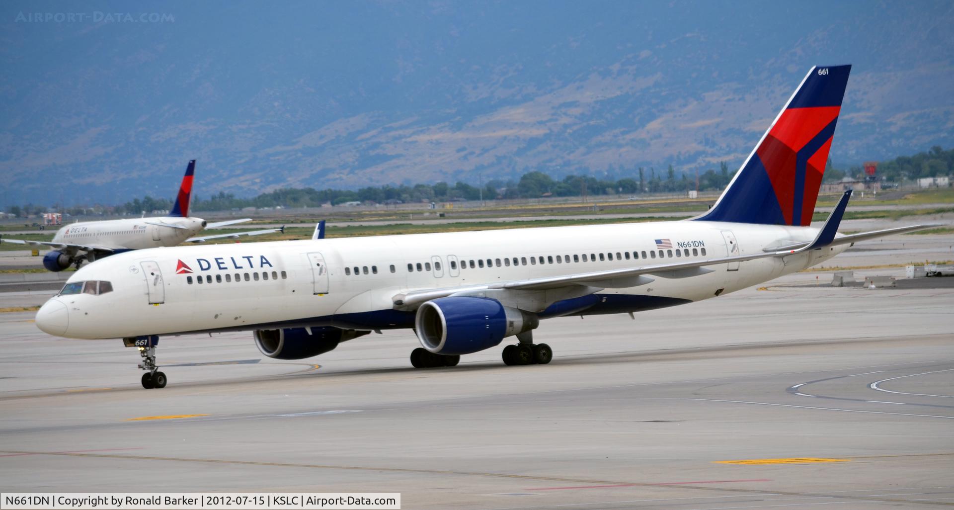 N661DN, 1990 Boeing 757-232 C/N 24972, Taxi SLC