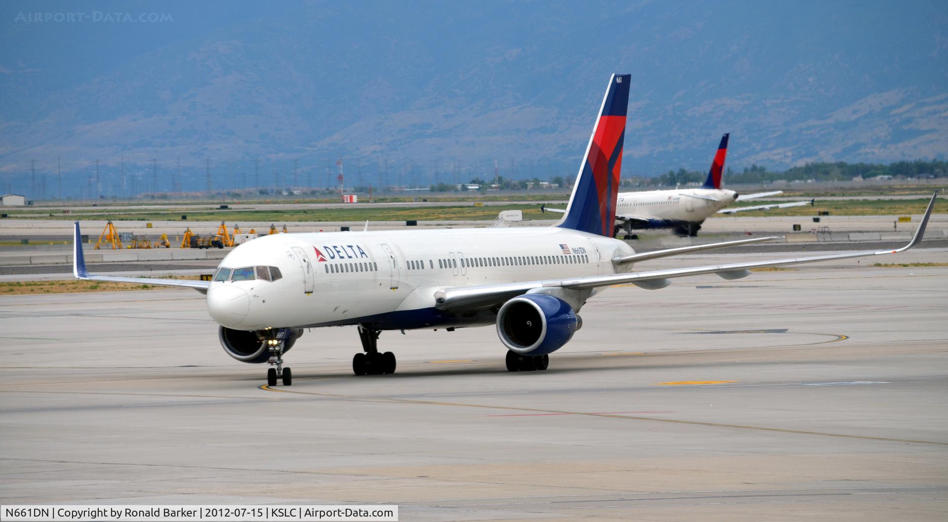 N661DN, 1990 Boeing 757-232 C/N 24972, Taxi SLC