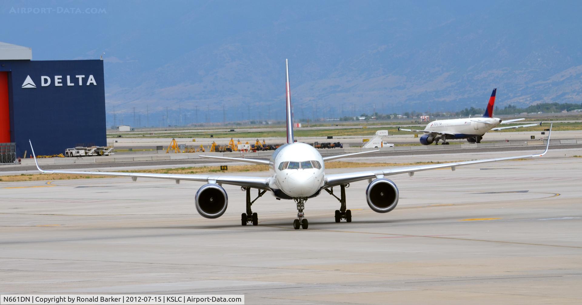 N661DN, 1990 Boeing 757-232 C/N 24972, Taxi SLC