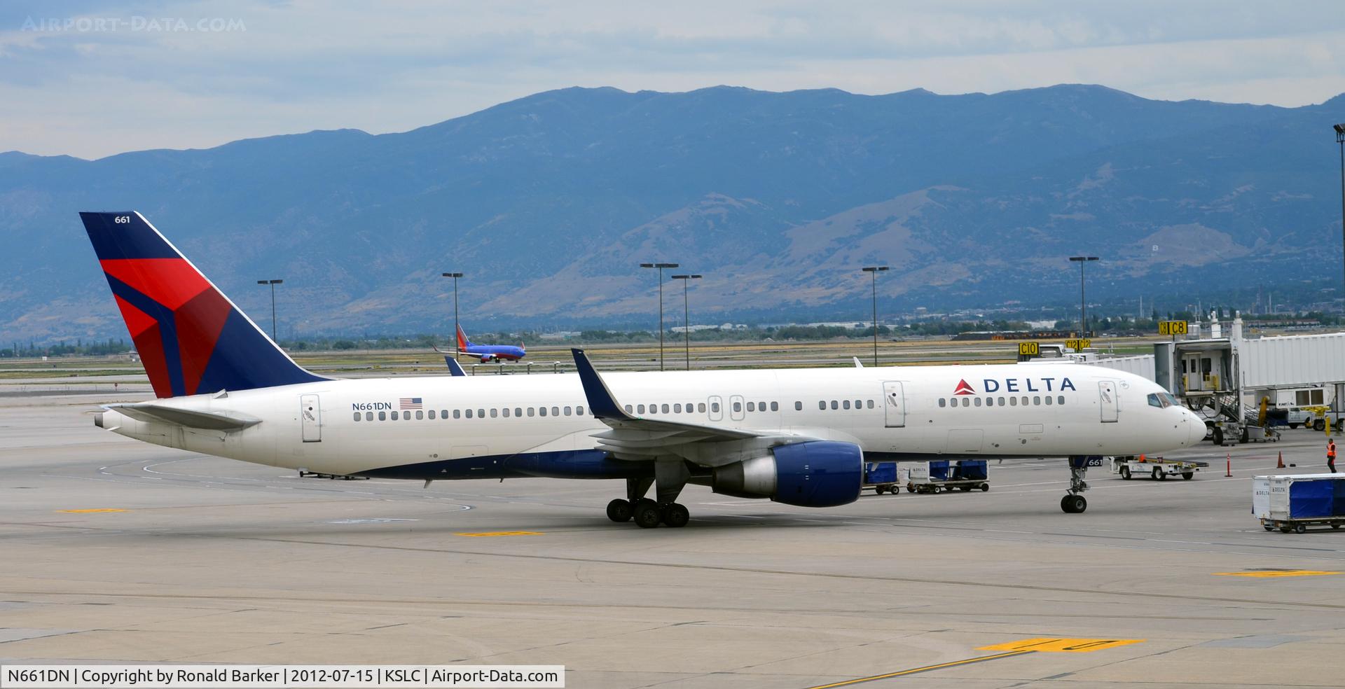 N661DN, 1990 Boeing 757-232 C/N 24972, Taxi SLC