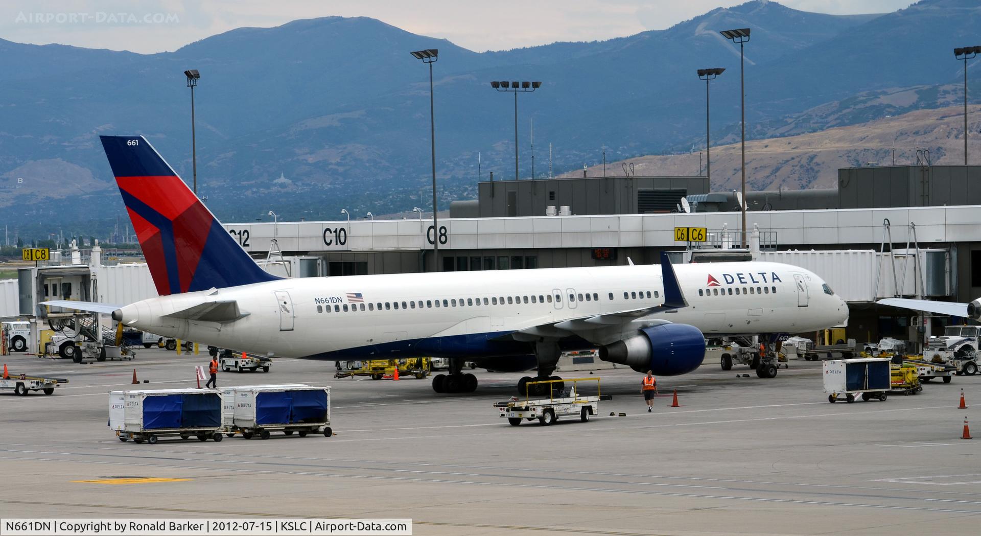 N661DN, 1990 Boeing 757-232 C/N 24972, Taxi SLC