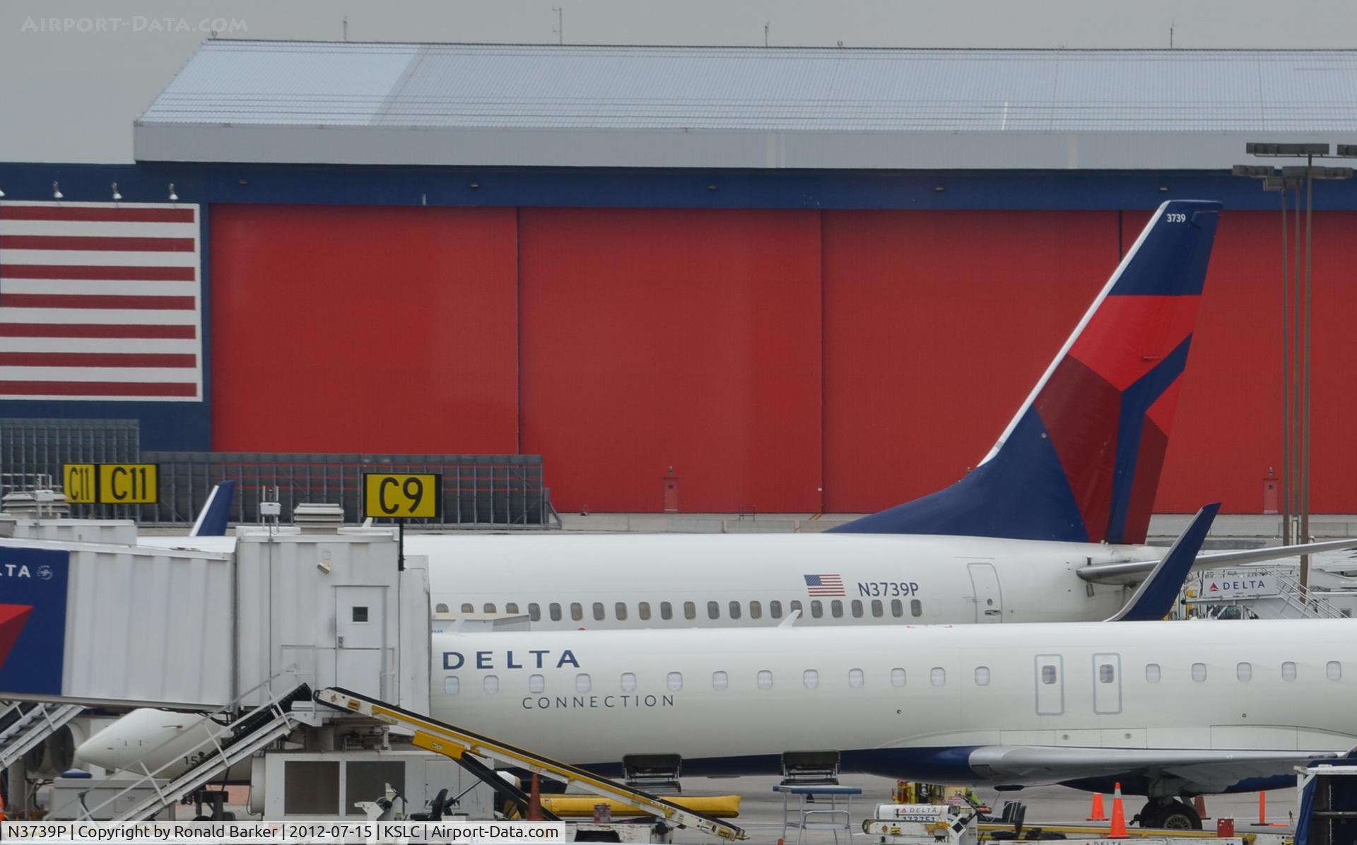 N3739P, 2000 Boeing 737-832 C/N 30541, SLC UT