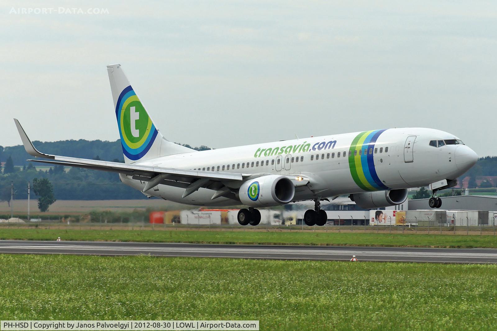 PH-HSD, 2012 Boeing 737-8K2 C/N 39260, Transavia Boeing B737-8K2 landing in LOWL/LNZ