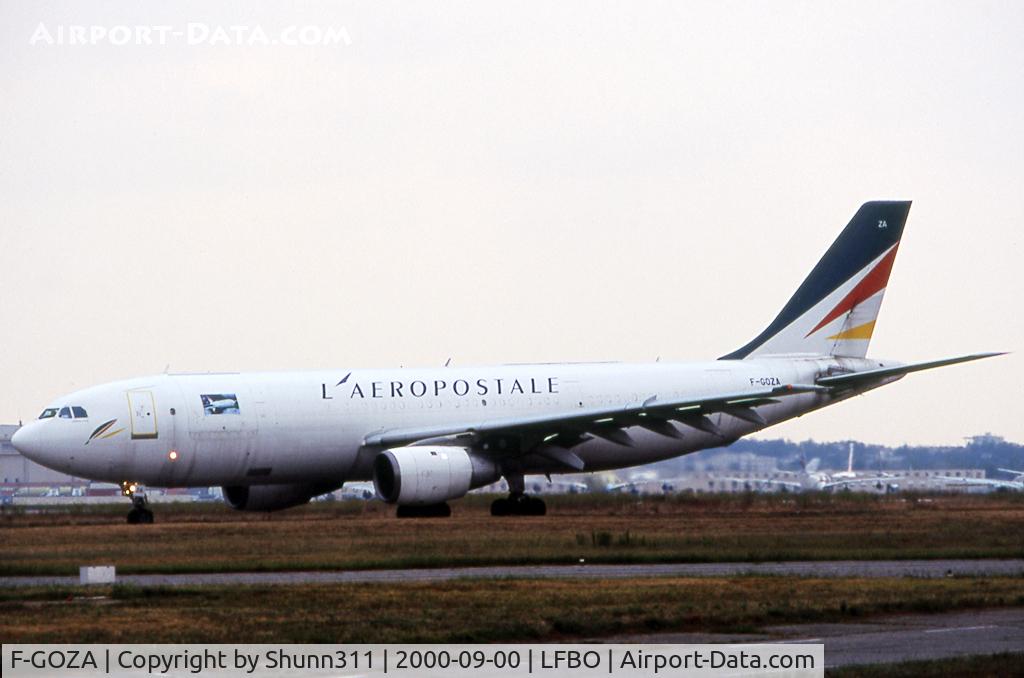 F-GOZA, 1981 Airbus A300B4-103(F) C/N 0148, Taxiing holding point rwy 33R for departure... Additional special sticker on cargo door who has reprented a stamp, created in the French collection that year...