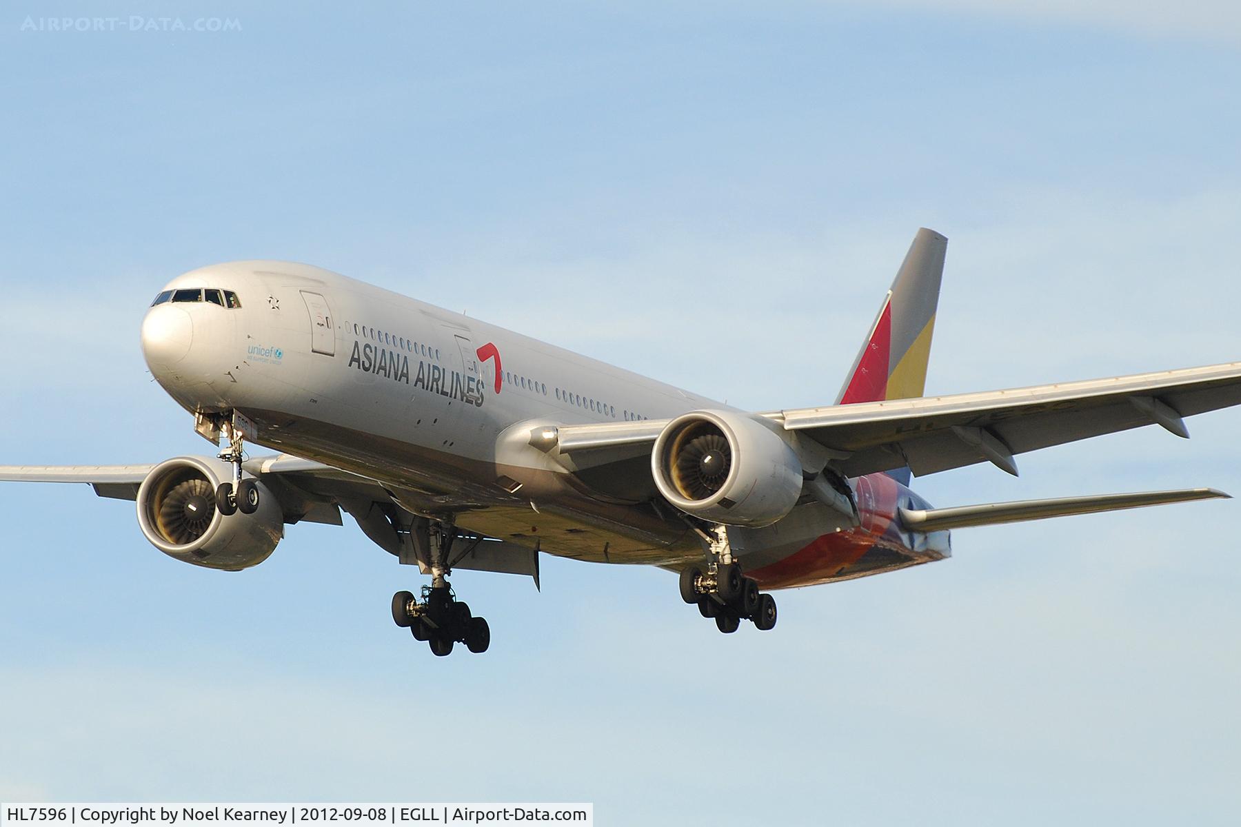 HL7596, 2001 Boeing 777-28E/ER C/N 28681, Seen landing Rwy 27R at Heathrow Apt.