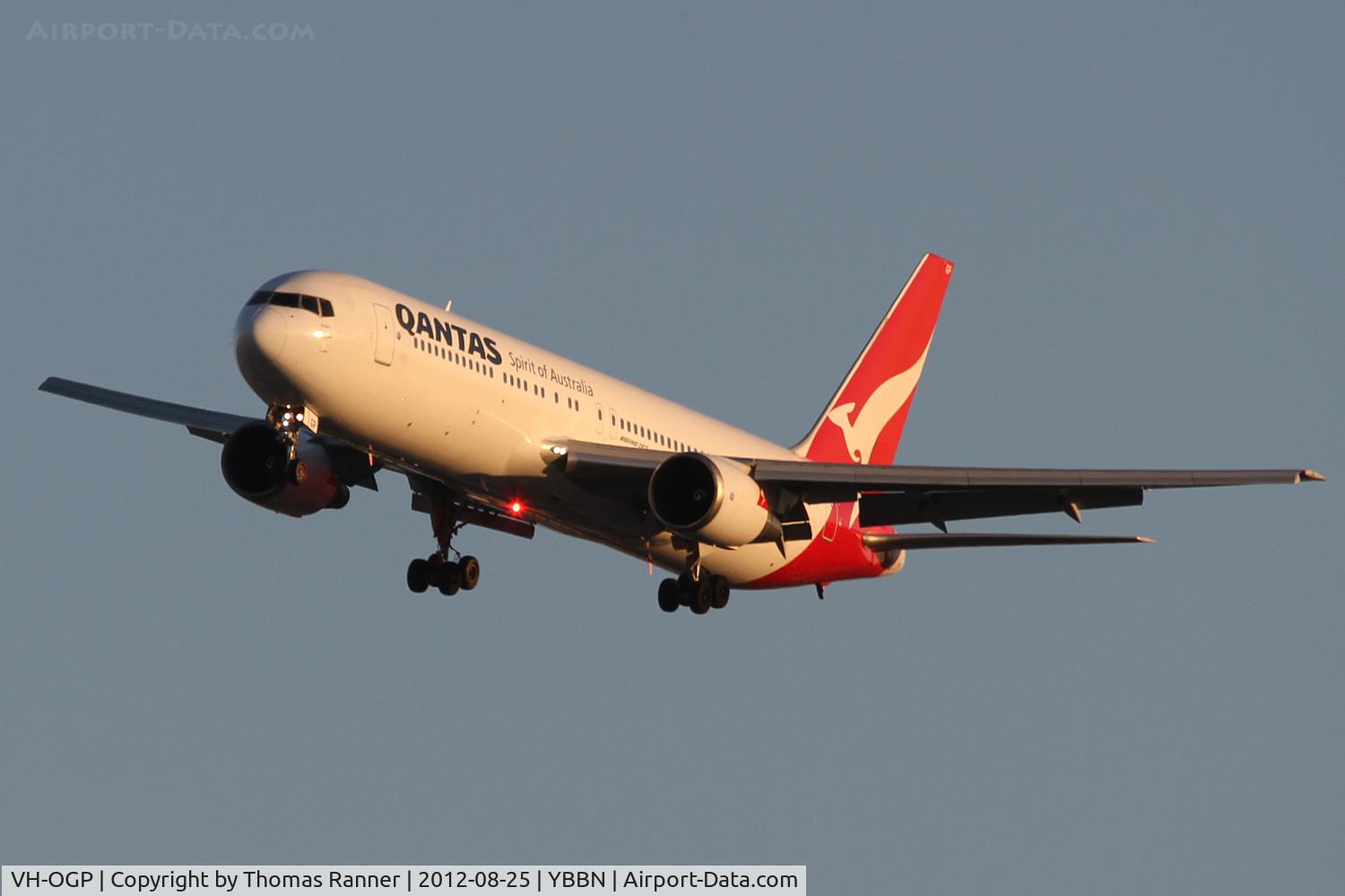 VH-OGP, 1996 Boeing 767-338 C/N 28153, Qantas Boeing 767