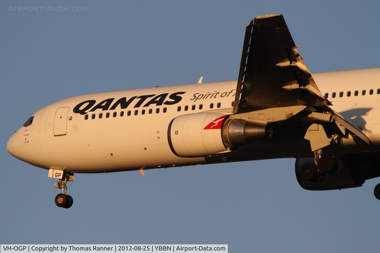 VH-OGP, 1996 Boeing 767-338 C/N 28153, Qantas Boeing 767