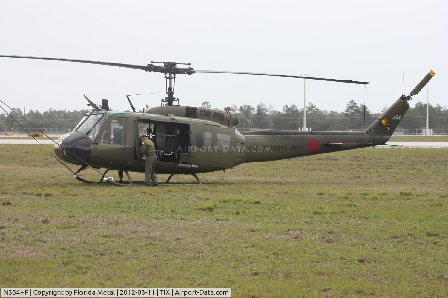 N354HF, 1964 Bell UH-1H Iroquois C/N 69-15354, UH-1H giving rides