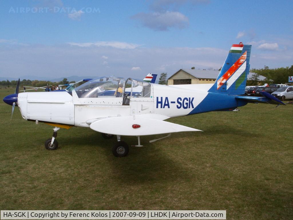 HA-SGK, 1982 Zlin Z-142 C/N 0346, Dunakeszi