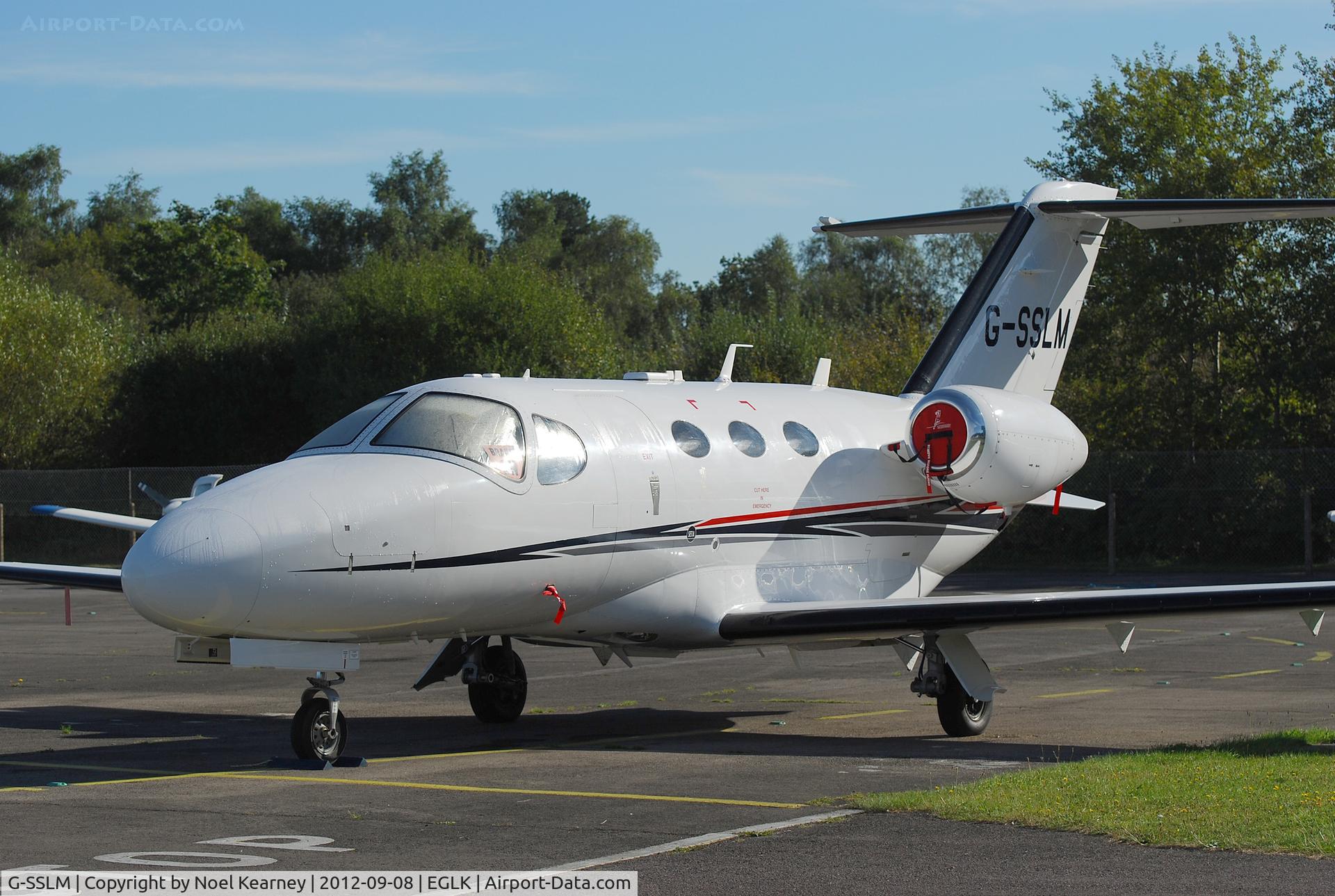 G-SSLM, 2009 Cessna 510 Citation Mustang Citation Mustang C/N 510-0190, Parked on the apron at Blackbushe.