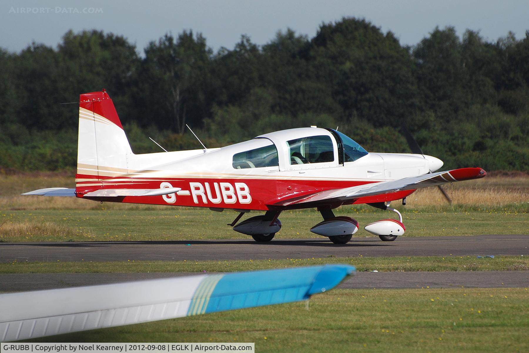 G-RUBB, 1978 Grumman American AA-5B Tiger C/N AA5B-0928, Taxi-ing on the apron at Blackbushe.