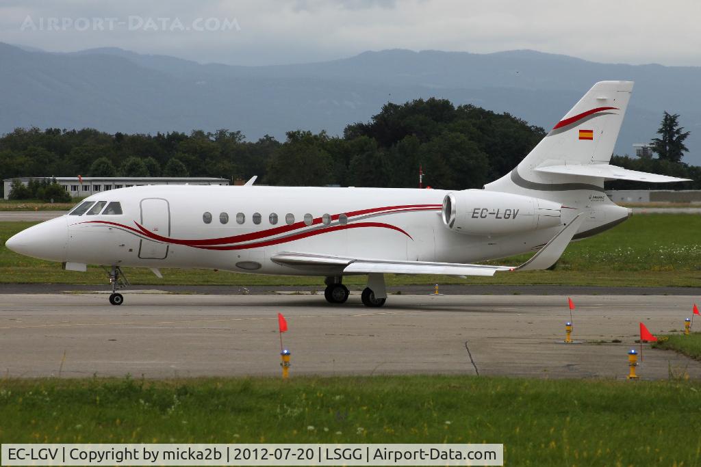 EC-LGV, 2009 Dassault Falcon 2000LX C/N 198, Taxiing