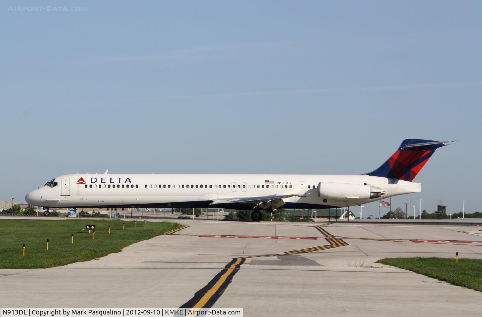 N913DL, 1988 McDonnell Douglas MD-88 C/N 49544, MD-88