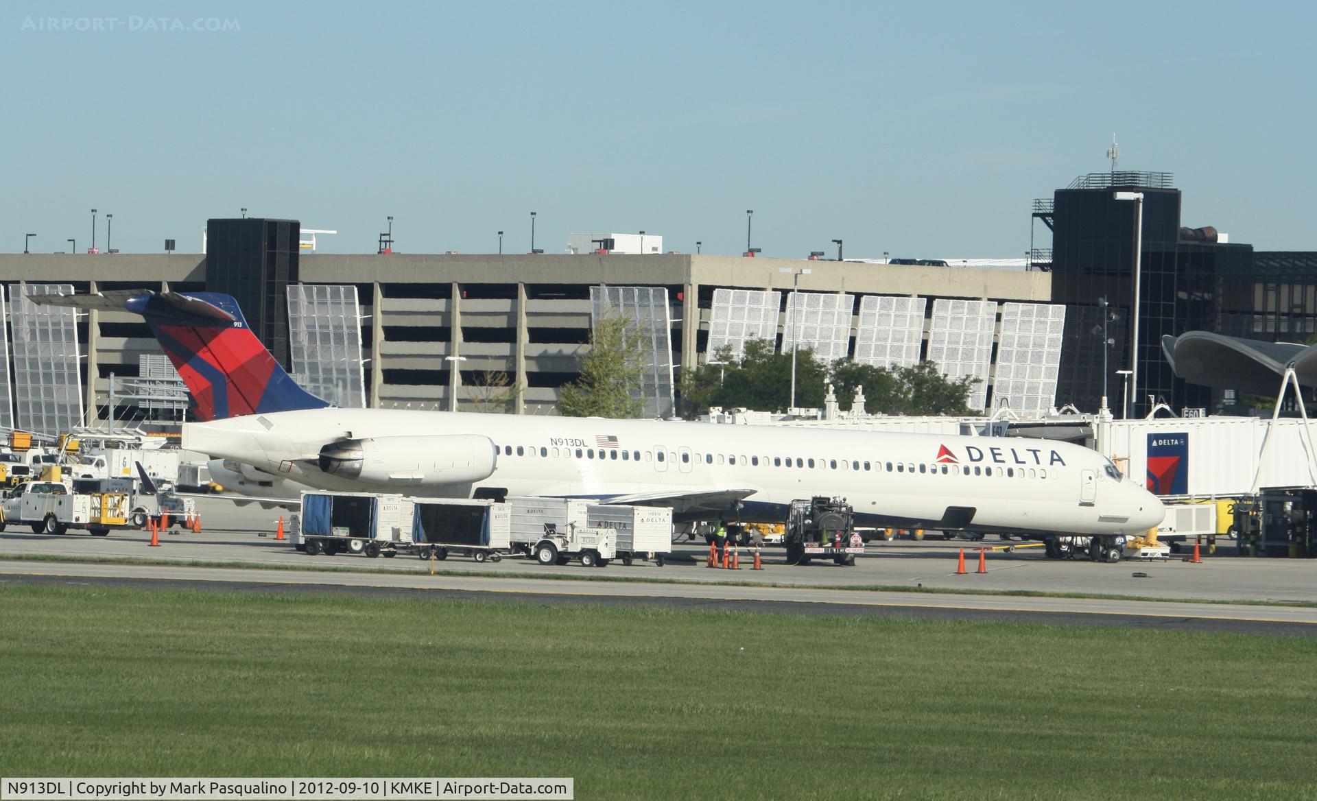 N913DL, 1988 McDonnell Douglas MD-88 C/N 49544, MD-88